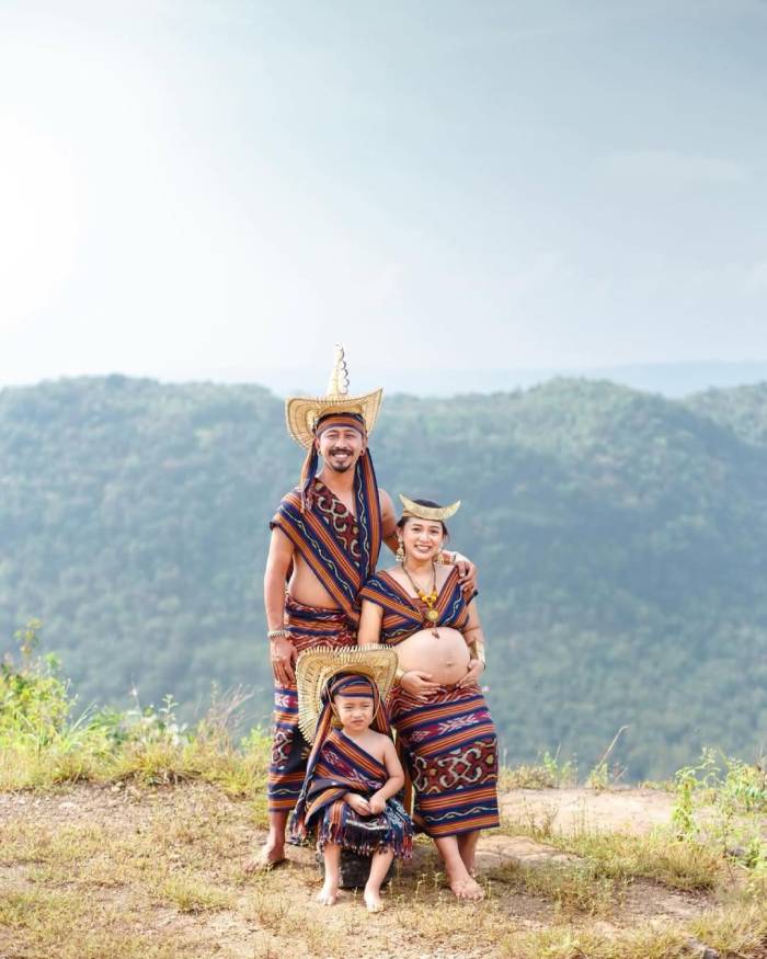 Sự đa dạng vùng miền trong trang phục Indonesia