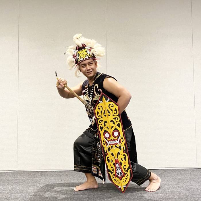 Sự đa dạng vùng miền trong trang phục Indonesia