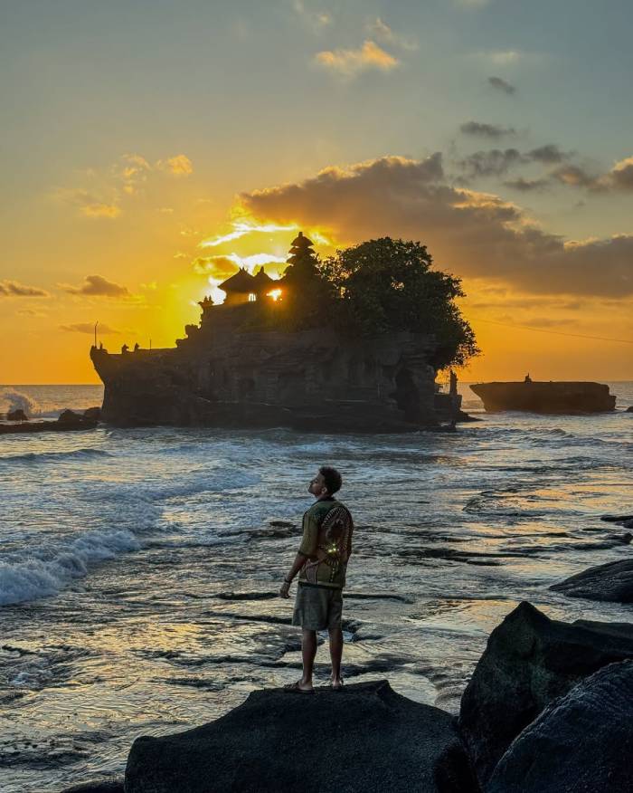 Đền Tanah Lot – Ngôi đền trên biển đẹp huyền ảo của Bali