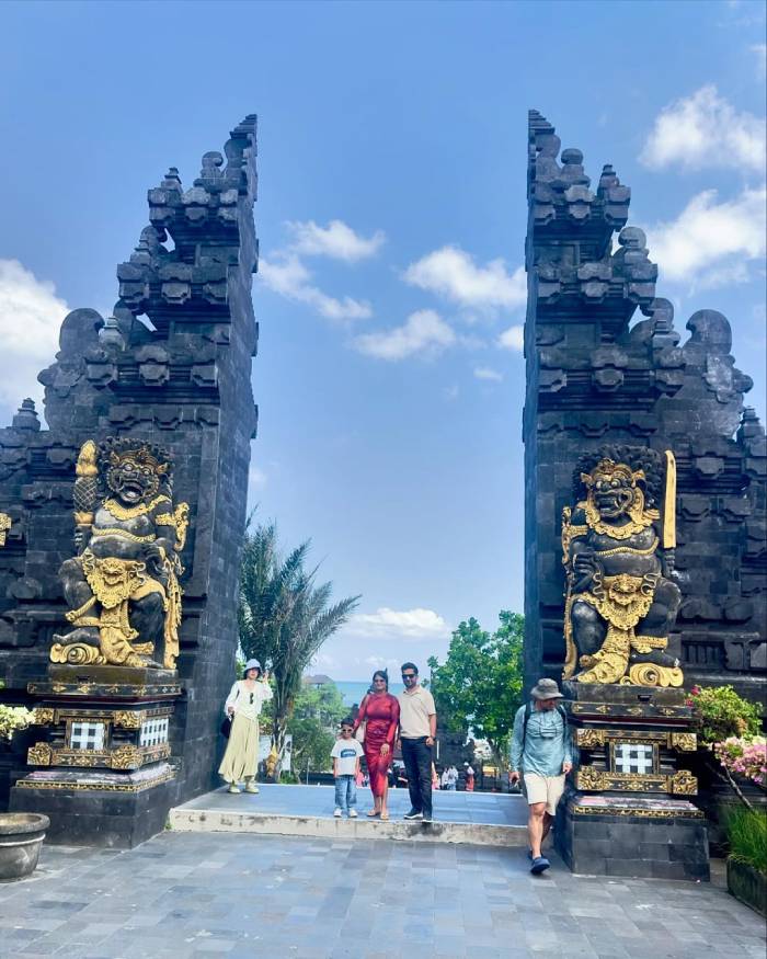 Đền Tanah Lot – Ngôi đền trên biển đẹp huyền ảo của Bali