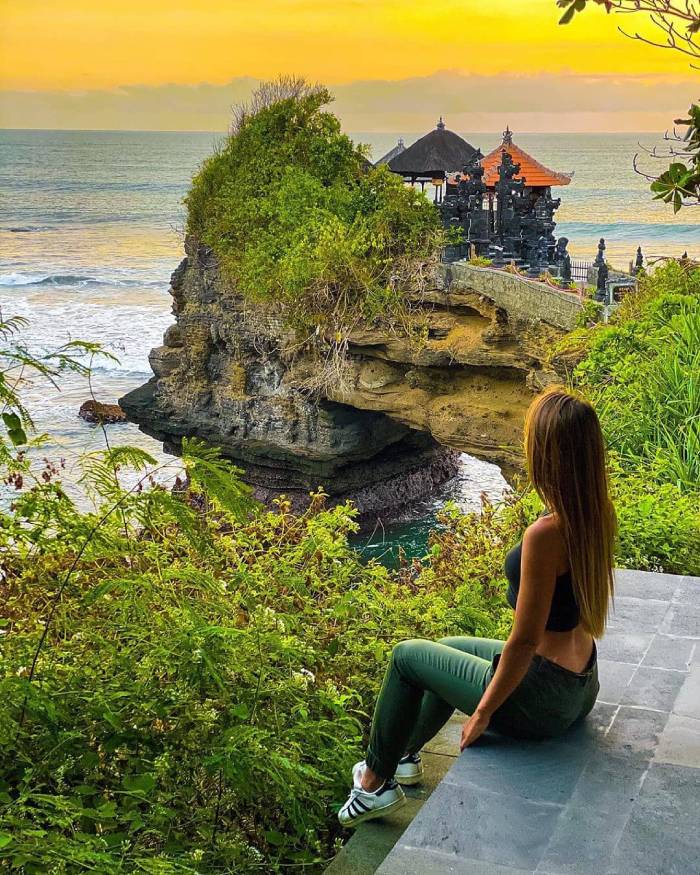 Đền Tanah Lot – Ngôi đền trên biển đẹp huyền ảo của Bali