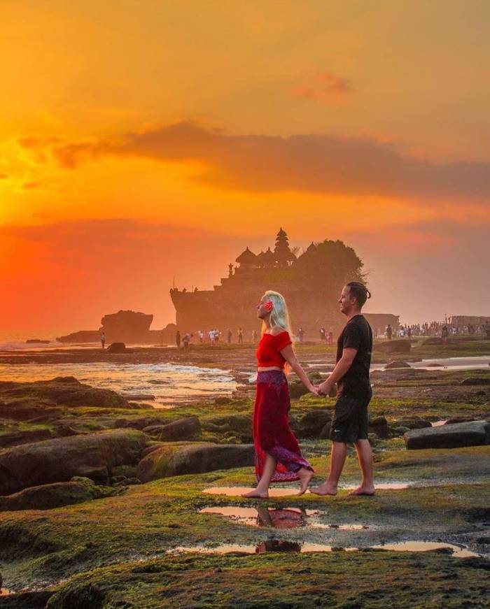 Đền Tanah Lot – Ngôi đền trên biển đẹp huyền ảo của Bali