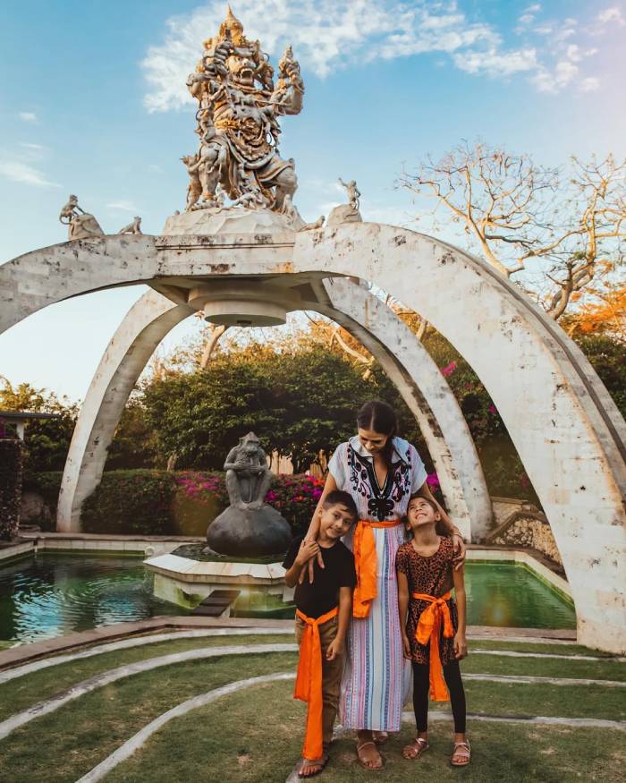 Khám phá đền Uluwatu linh thiêng- Lạc bước giữa biển trời Bali