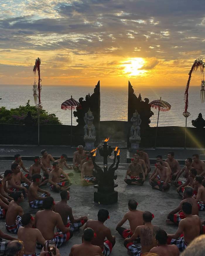 Những trải nghiệm không thể bỏ lỡ tại đền Uluwatu