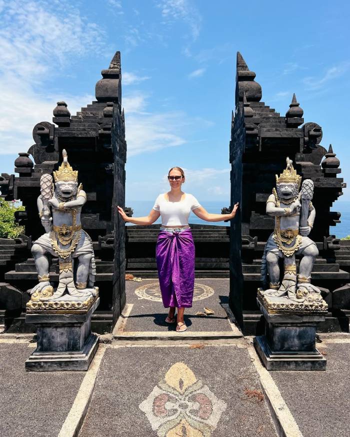 Khám phá đền Uluwatu linh thiêng- Lạc bước giữa biển trời Bali