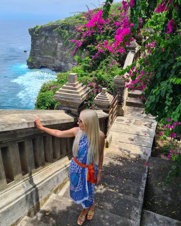 Khám phá đền Uluwatu linh thiêng- Lạc bước giữa biển trời Bali 
