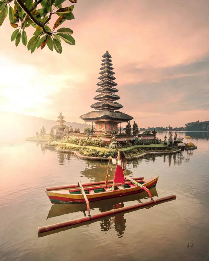 Khám phá đền Ulun Danu Bratan Bali – Ngôi đền nổi giữa hồ