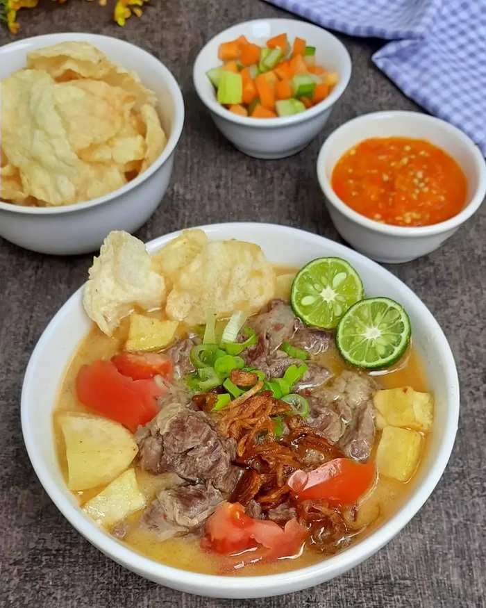 Thưởng thức Soto Betawi béo thơm chuẩn vị truyền thống tại Jakarta. Nguồn: sajianselera
