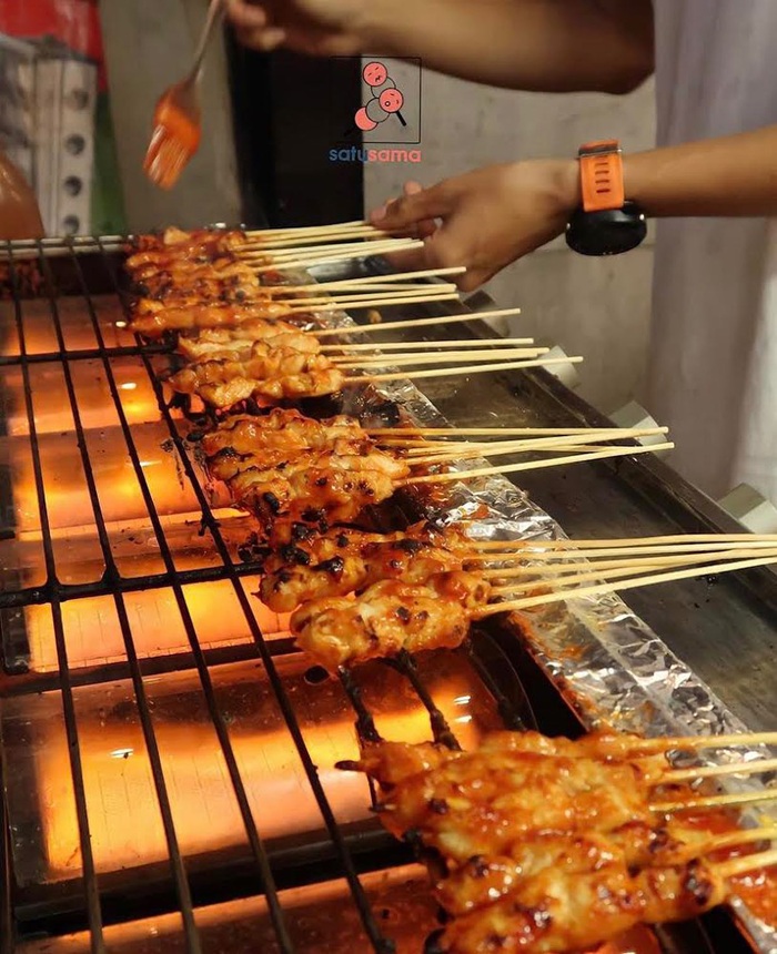 Ăn gì ở Jakarta? Trải nghiệm Sate nướng thơm phức không thể bỏ qua Jakarta. Nguồn: jktfoodbang