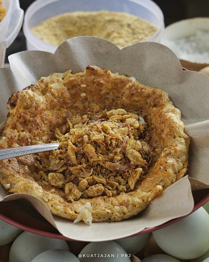 Bánh Kerak Telor giòn thơm chuẩn vị ẩm thực Betawi truyền thống. Nguồn: kuatjajan