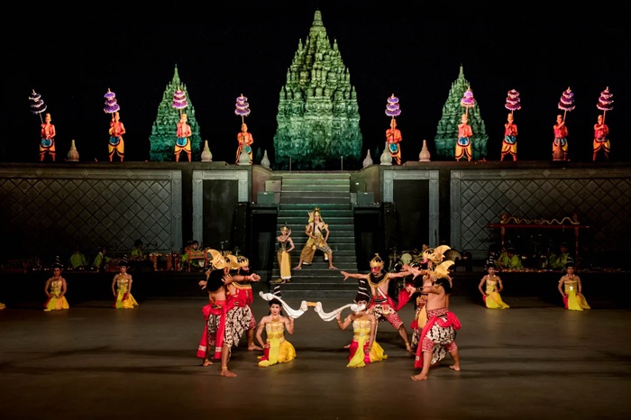 Thưởng thức chương trình Ramayana Ballet show diễn đậm chất văn hóa. Nguồn: ramayanaprambanan