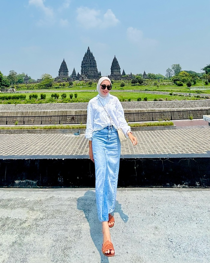 Chiêm ngưỡng ba ngôi đền chính hùng vĩ tại quần thể Prambanan. Nguồn: vegaarundina