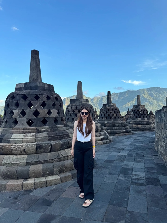 Quần thể đền Borobudur kiệt tác kiến trúc Phật giáo ấn tượng đảo Java. Nguồn: lisetth02