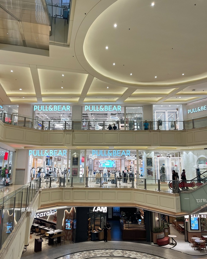 Mua sắm và giải trí tại trung tâm thương mại Grand Indonesia. Nguồn: semarangprojects