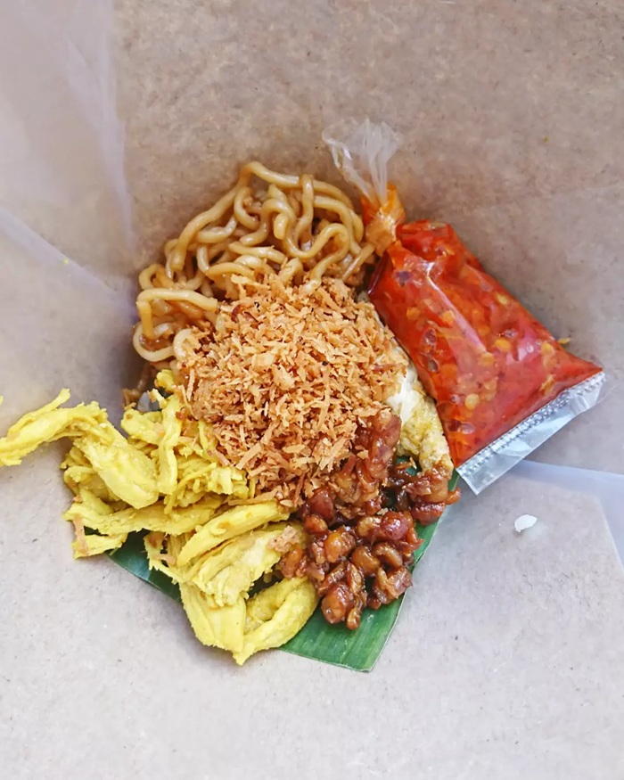 Trải nghiệm Nasi Jinggo cơm gói lá chuối bình dân phố phường. Nguồn: laprimo_kitchen