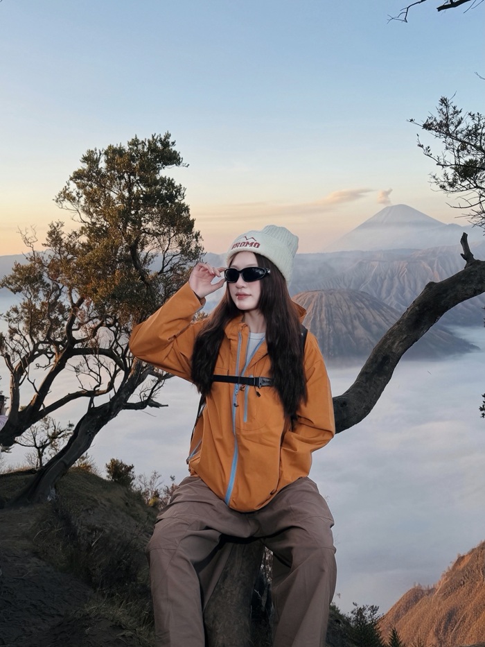 Săn ảnh toàn cảnh núi lửa Bromo tráng lệ trên cao. Nguồn: trahuongg003