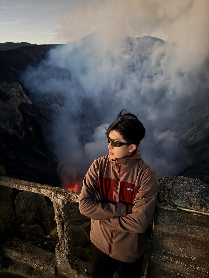 Chinh phục miệng núi lửa Bromo đang hoạt động kỳ vĩ. Nguồn: jjui_snvk